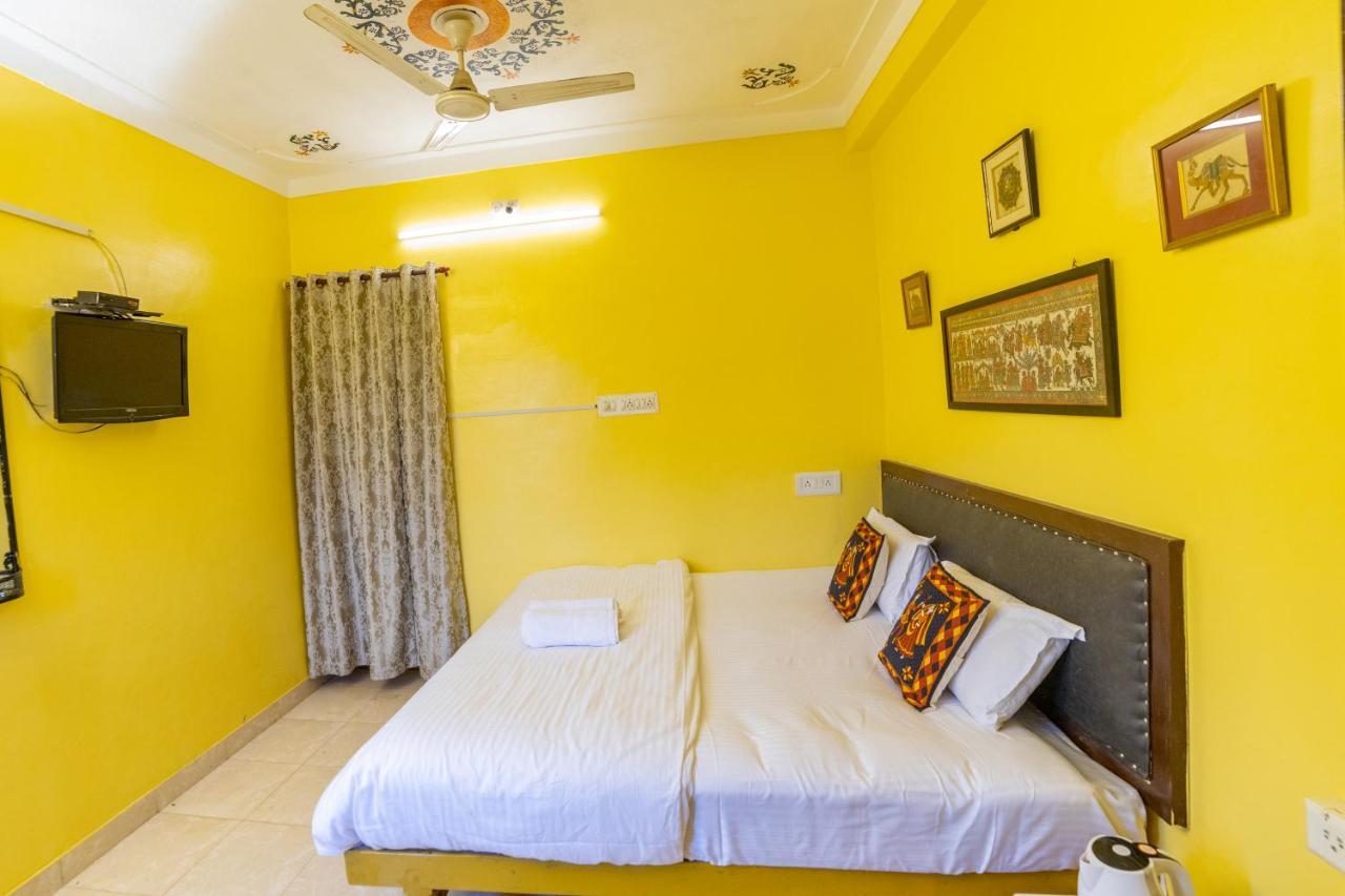 Hotel Hanuman Ghat On Lake Pichola Удайпур Екстериор снимка